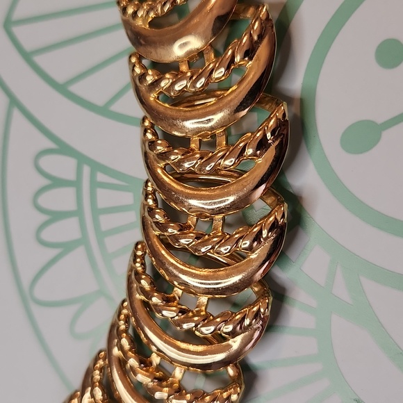 Vintage Designer Couture Gold-tone Metal Collar Necklace Crescent Moon Link - Picture 2 of 5